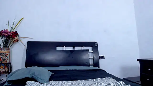 Snapshot of AikoTailor chatting on 09-30-25, 07:30 AikoTailor online show from 09-30-25, 07:30