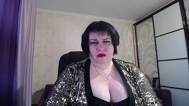 JuicyLady Di online show from 12-14-25, 05:46