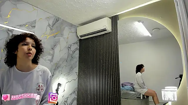 Snapshot of Katemoss70 chatting on 01-27-25, 12:05 Katemoss70 online show from 01-27-25, 12:05