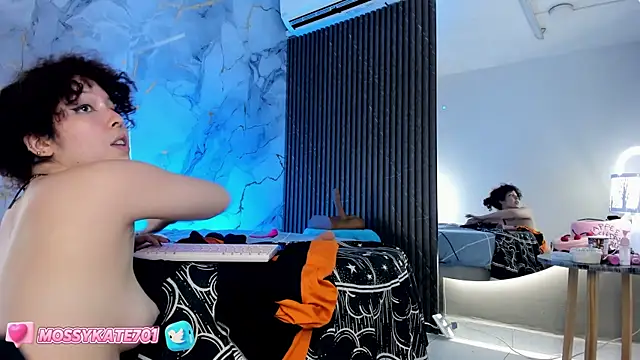 Snapshot of Katemoss70 chatting on 01-31-25, 06:03 Katemoss70 online show from 01-31-25, 06:03