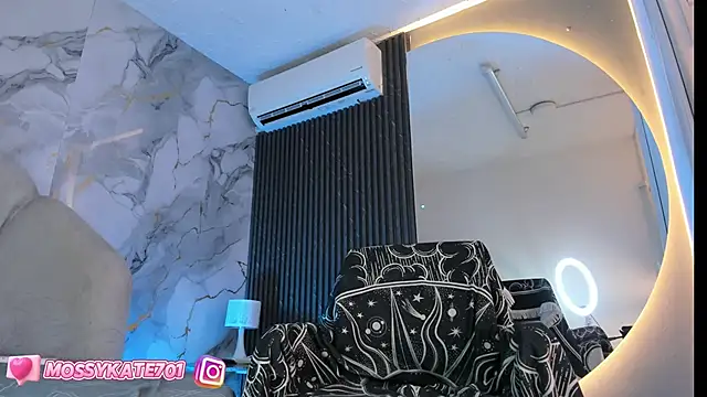 Snapshot of Katemoss70 chatting on 03-16-25, 03:28 Katemoss70 online show from 03-16-25, 03:28