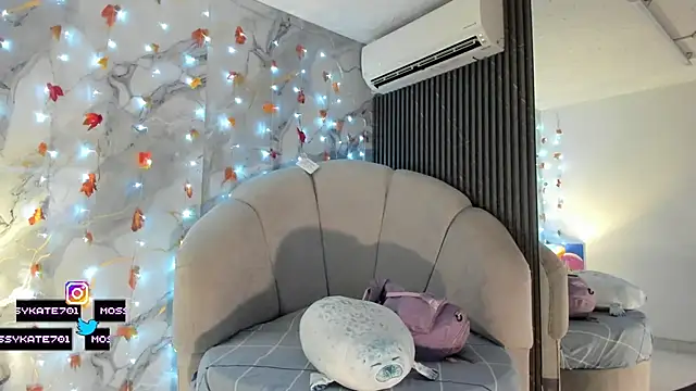 Snapshot of Katemoss70 chatting on 11-10-25, 12:26 Katemoss70 online show from 11-10-25, 12:26