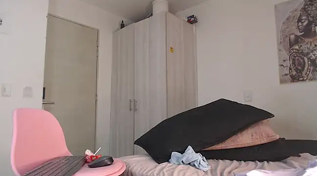 Corina Ts online show from 02-09-25, 01:33