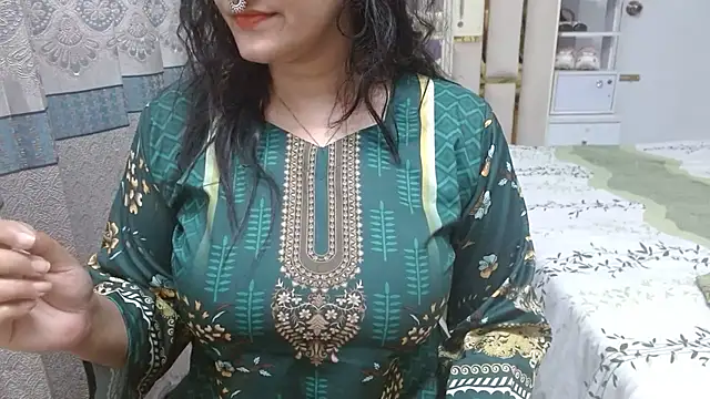 Snapshot of Lovelywife786 chatting on 11-19-25, 05:02 Lovelywife786 online show from 11-19-25, 05:02