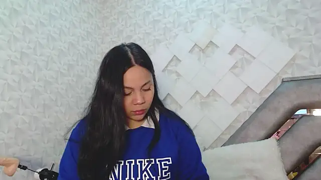 EmilyQueen3x online show from 09-18-25, 12:51