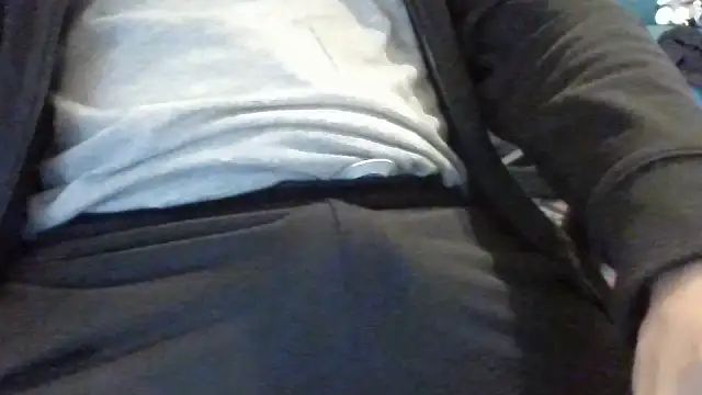 Snapshot of alessexxx24 chatting on 10-20-25, 08:15 alessexxx24 online show from 10-20-25, 08:15