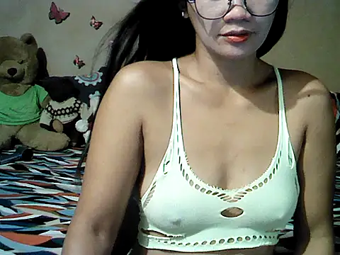 Snapshot of Mia_Rein chatting on 06-17-26, 01:34 Mia Rein online show from 06-17-26, 01:34