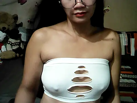 Snapshot of Mia_Rein chatting on 07-16-26, 02:01 Mia Rein online show from 07-16-26, 02:01