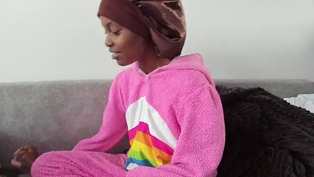 Snapshot of _Hello_Titty_ chatting on 12-18-25, 04:40 Hello Titty online show from 12-18-25, 04:40