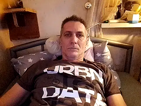 Snapshot of Lajost@xh chatting on 03-04-26, 08:53 Lajostxh online show from 03-04-26, 08:53