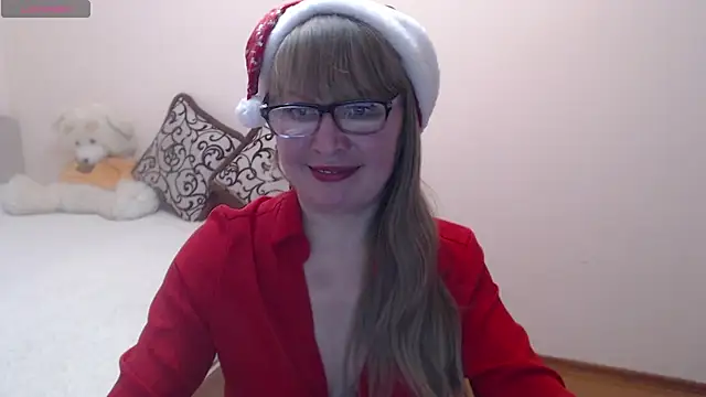 Snapshot of MargotLot chatting on 12-18-24, 11:34 MargotLot online show from 12-18-24, 11:34
