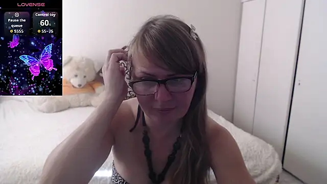 Snapshot of MargotLot chatting on 09-28-25, 04:18 MargotLot online show from 09-28-25, 04:18