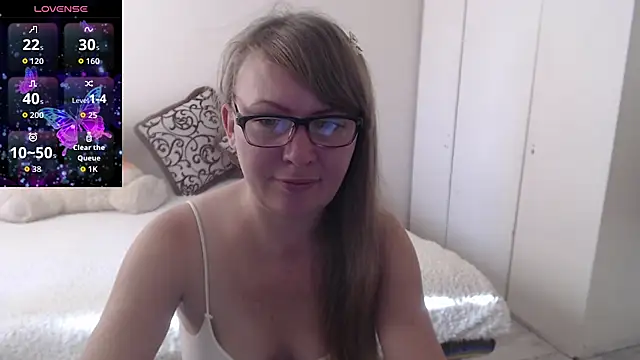 Snapshot of MargotLot chatting on 10-22-25, 03:51 MargotLot online show from 10-22-25, 03:51