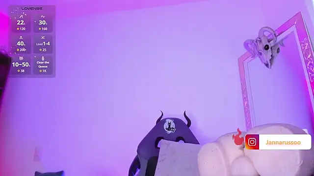 Snapshot of EmmaRusso chatting on 06-16-26, 07:38 EmmaRusso online show from 06-16-26, 07:38