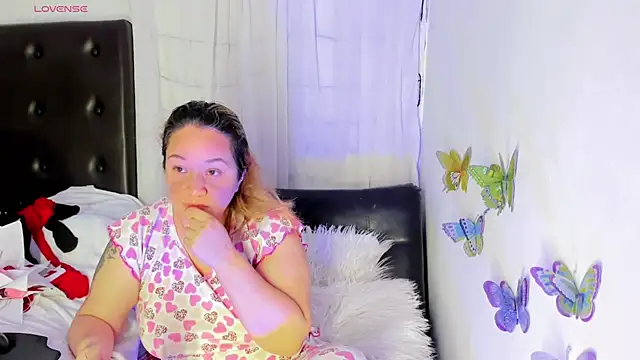 Snapshot of AndreaLombana chatting on 02-04-25, 01:56 AndreaLombana online show from 02-04-25, 01:56