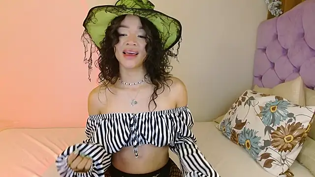 Snapshot of kiarablue chatting on 11-01-25, 01:40 kiarablue online show from 11-01-25, 01:40