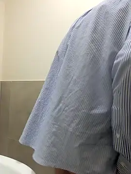 Snapshot of DaddyCumBumZA chatting on 12-17-24, 12:33 DaddyCumBumZA online show from 12-17-24, 12:33