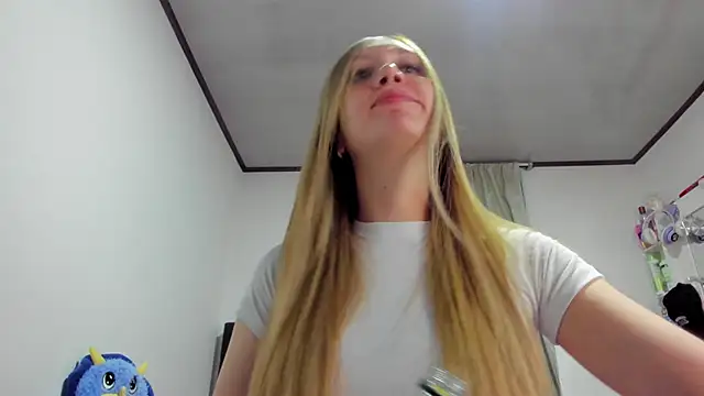 horny  molly  online show from 05-06-26, 04:52