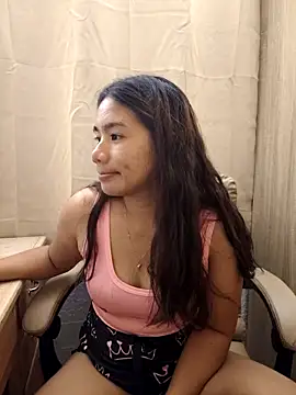 Snapshot of Kissy07 chatting on 02-24-25, 05:00 Kissy07 online show from 02-24-25, 05:00