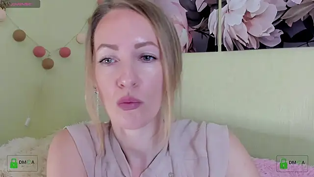 Queenymel online show from 12-04-24, 03:43