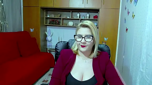 LucilleFenlys online show from 02-26-25, 09:05