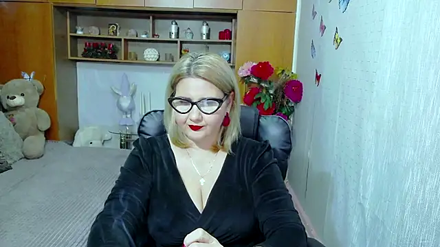 LucilleFenlys online show from 09-16-25, 12:00