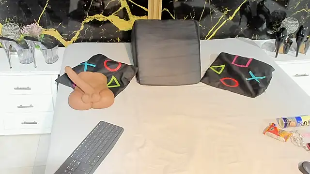 Snapshot of NahomyOwen chatting on 10-20-25, 12:16 NahomyOwen online show from 10-20-25, 12:16