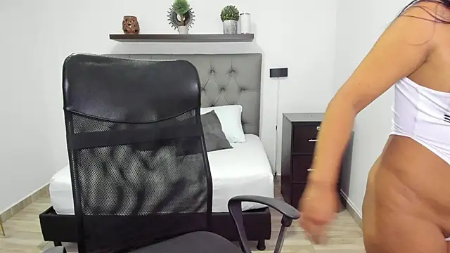 Snapshot of isabella_florez chatting on 12-27-24, 03:15 isabella florez online show from 12-27-24, 03:15