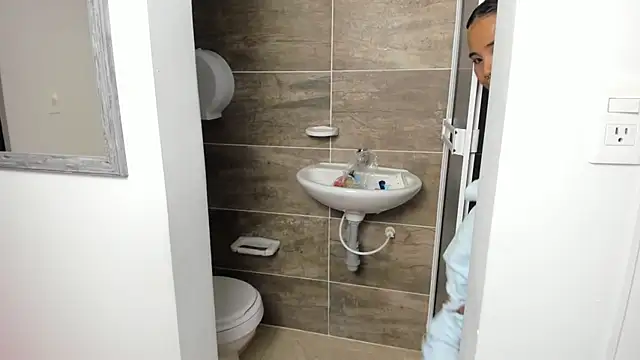 Snapshot of isabella_florez chatting on 01-21-25, 06:02 isabella florez online show from 01-21-25, 06:02