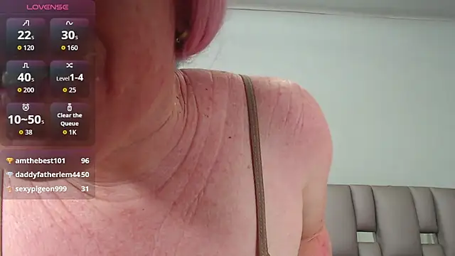 Kittywhiteass online show from 11-17-25, 08:42