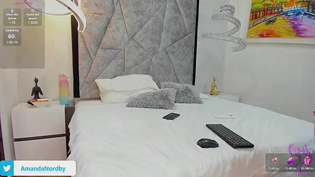 AmandaNordby  online show from 01-24-25, 10:08