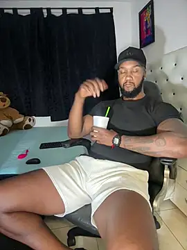 Snapshot of blackdrey18 chatting on 06-21-26, 03:31 blackdrey18 online show from 06-21-26, 03:31