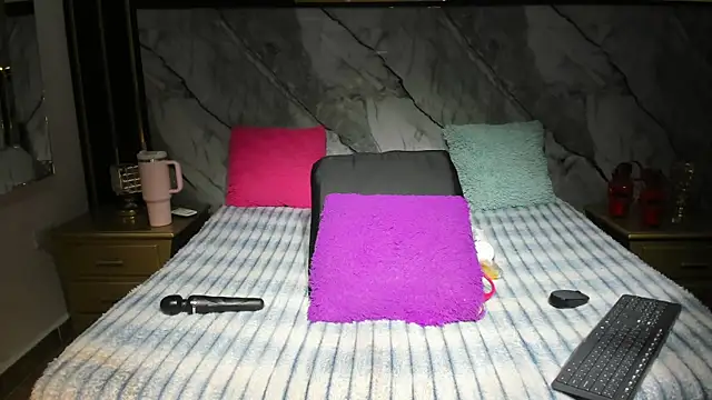 Niyirey1 online show from 09-23-25, 12:19