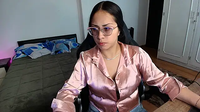 Snapshot of yesie_hot chatting on 03-21-26, 01:32 yesie hot online show from 03-21-26, 01:32