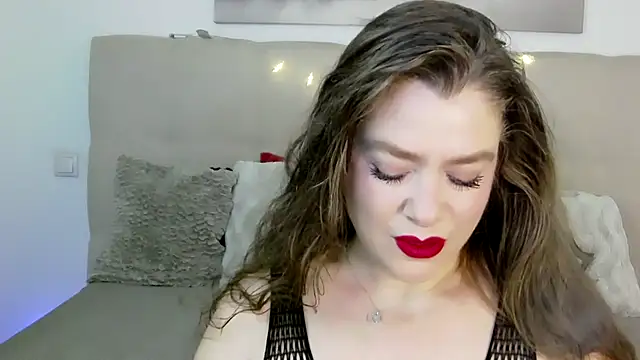 Snapshot of PetersEmily chatting on 12-11-24, 04:20 PetersEmily online show from 12-11-24, 04:20