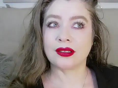 Snapshot of PetersEmily chatting on 01-08-25, 05:05 PetersEmily online show from 01-08-25, 05:05