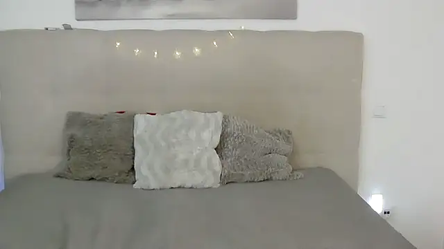 Snapshot of PetersEmily chatting on 01-10-25, 08:37 PetersEmily online show from 01-10-25, 08:37