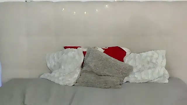 Snapshot of PetersEmily chatting on 02-07-25, 09:04 PetersEmily online show from 02-07-25, 09:04