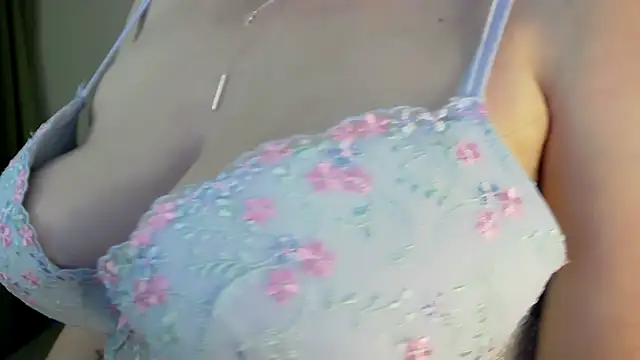 Snapshot of PetersEmily chatting on 03-21-25, 09:34 PetersEmily online show from 03-21-25, 09:34