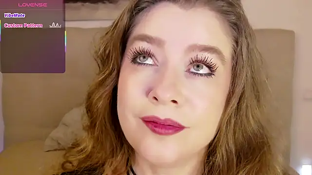 Snapshot of PetersEmily chatting on 11-15-25, 09:21 PetersEmily online show from 11-15-25, 09:21