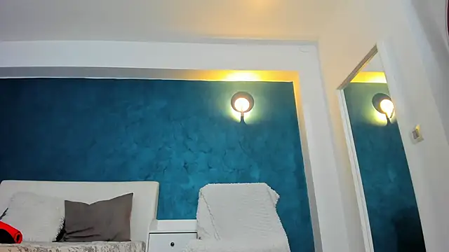 Anna Lewis online show from 03-10-25, 08:12