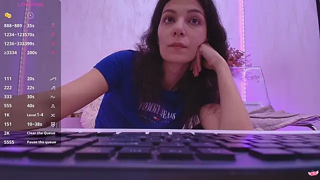 Anna Lewis online show from 04-05-26, 06:43