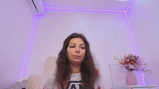 Anna Lewis online show from 06-25-26, 06:29