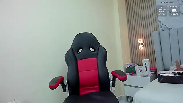 Snapshot of MAGIEVANS1 chatting on 02-10-25, 12:29 MAGIEVANS1 online show from 02-10-25, 12:29