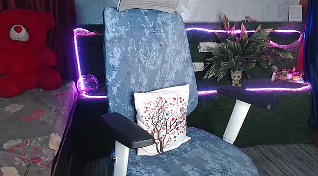 Beyond Cuteness  online show from 02-22-25, 07:25