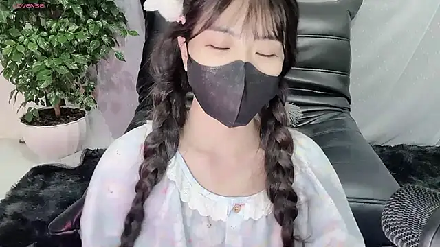 Snapshot of Mya_Lee chatting on 12-01-24, 10:43 Mya Lee online show from 12-01-24, 10:43