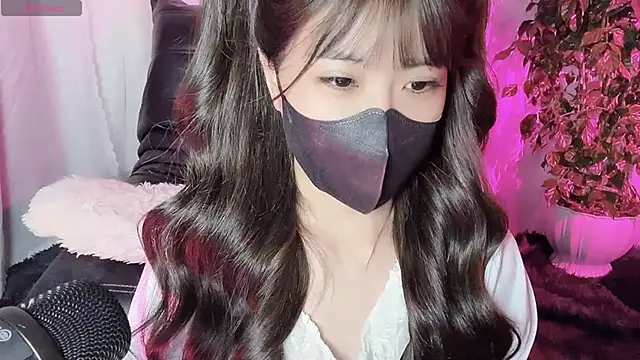 Snapshot of Mya_Lee chatting on 12-10-24, 07:11 Mya Lee online show from 12-10-24, 07:11