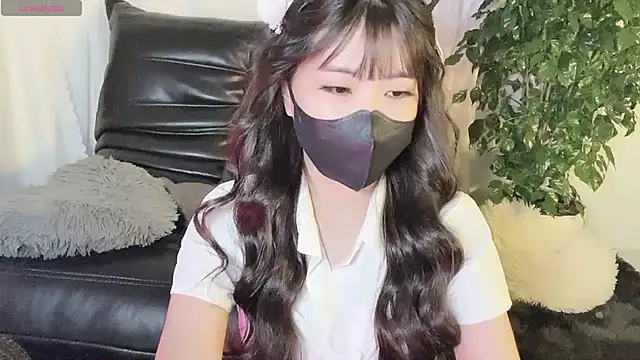 Snapshot of Mya_Lee chatting on 12-11-24, 04:20 Mya Lee online show from 12-11-24, 04:20