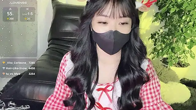 Snapshot of Mya_Lee chatting on 12-24-24, 07:44 Mya Lee online show from 12-24-24, 07:44