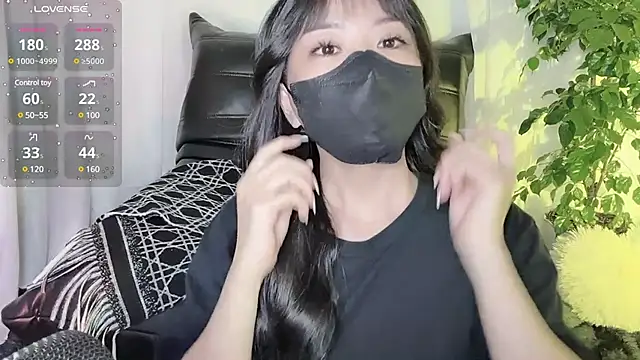 Snapshot of Mya_Lee chatting on 01-03-25, 03:12 Mya Lee online show from 01-03-25, 03:12